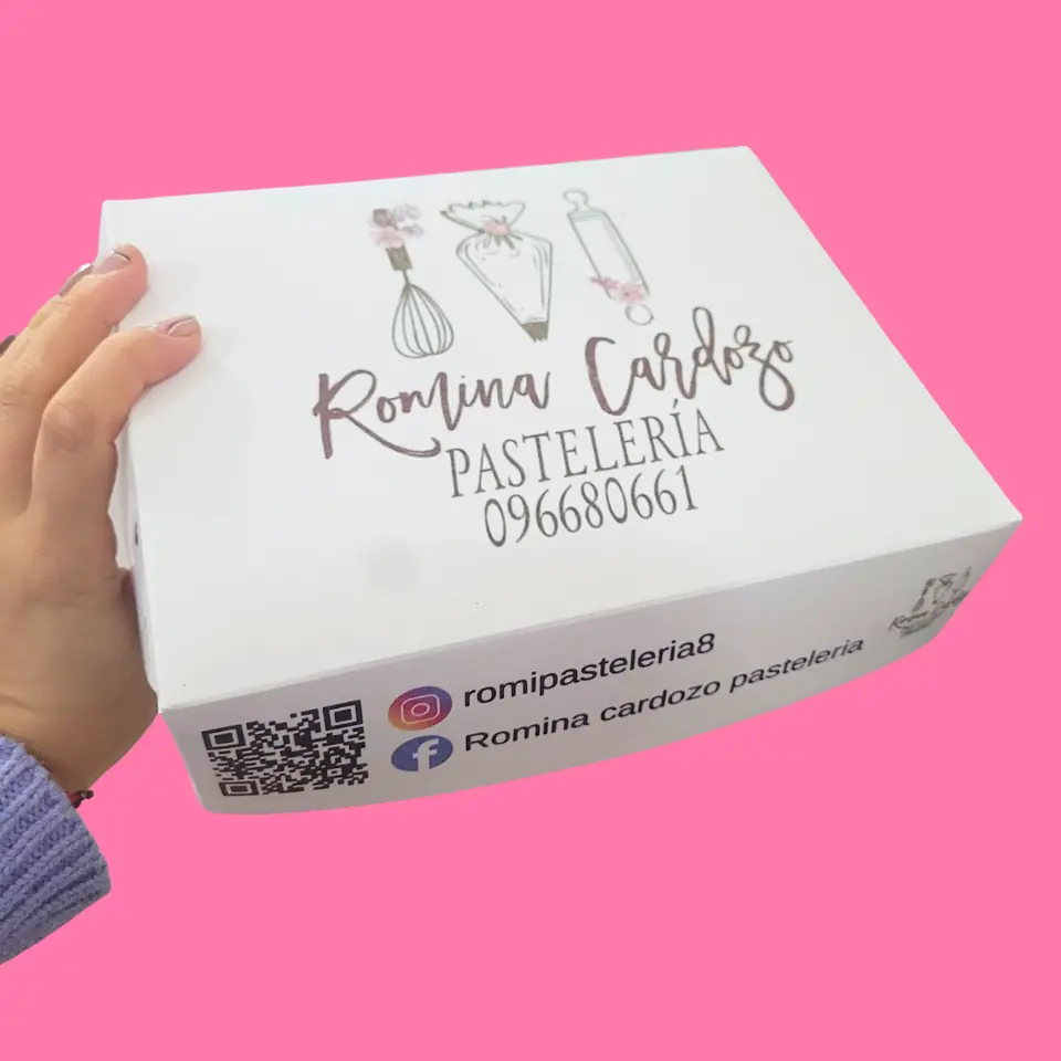 CAJA PERSONALIZADA 30x22.5x6 cm (1 kg de masas)