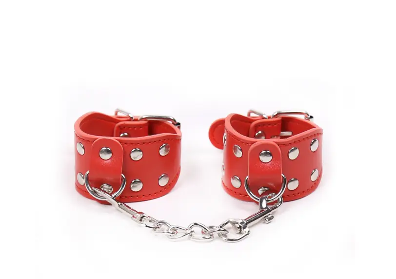 ESPOSAS CUERO CON TACHAS