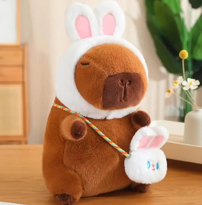 Capibara Con Disfraz y Cartera - Conejo 25cm