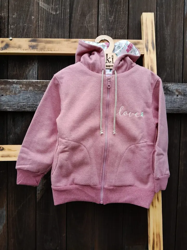 Campera deportiva de niña
