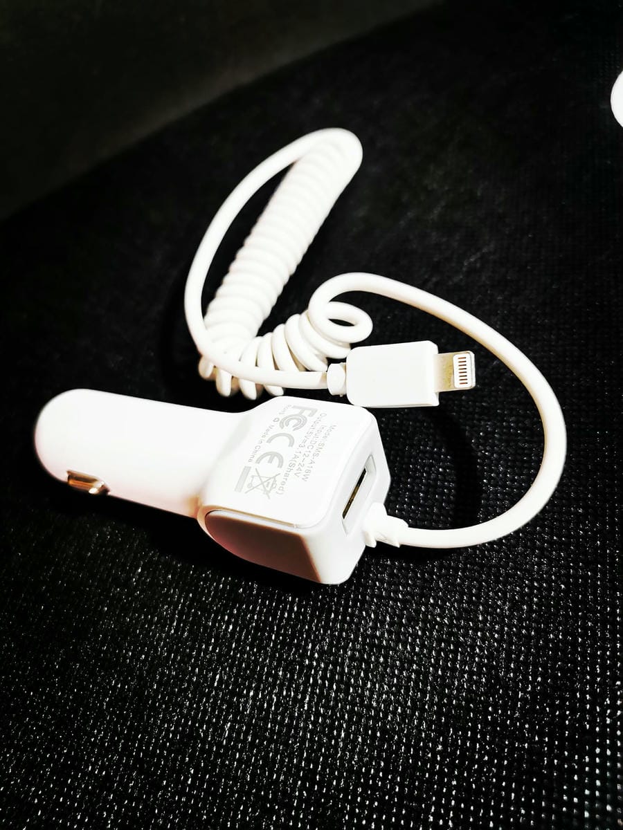 Cargador Auto Iphone Lightning + puerto usb