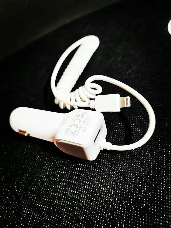 Cargador Auto Iphone Lightning + puerto usb