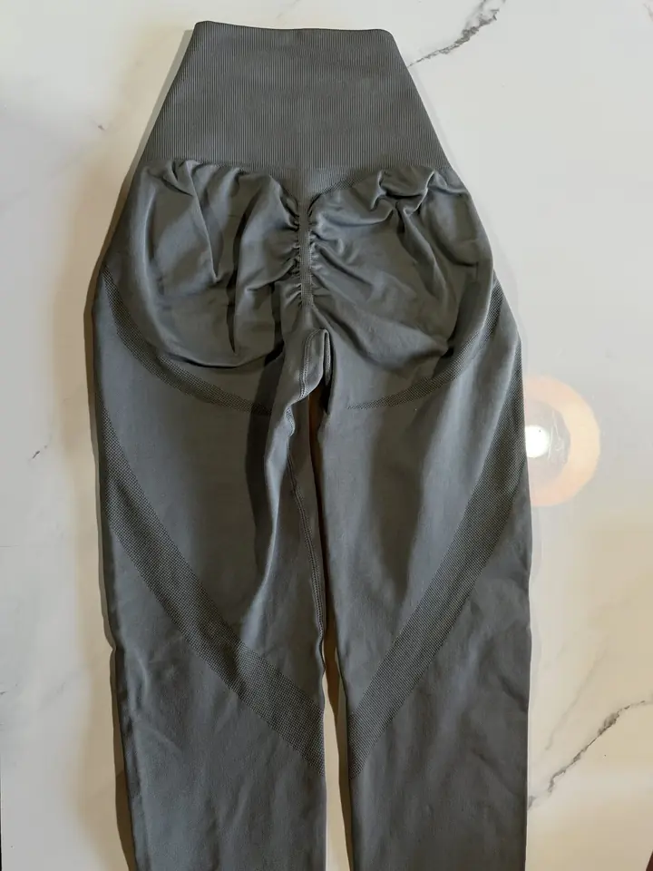 CALZA LISA GRIS OSCURO PUSH UP• TALLE L•