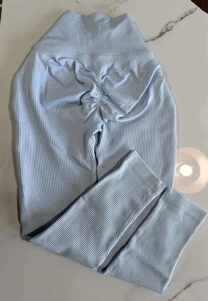 CALZA ACANELADA CELESTE talla M/L