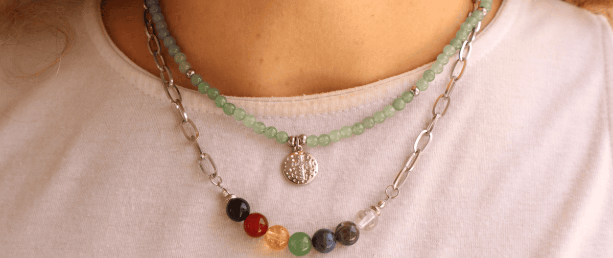 "Bienvenidos a un espacio donde la magia y la energía se encuentran", cada accesorio, velas y amuletos son creados con amor y pensados para brindar equilibrio, protección y bienestar, con el propósito de potenciar tus momentos.