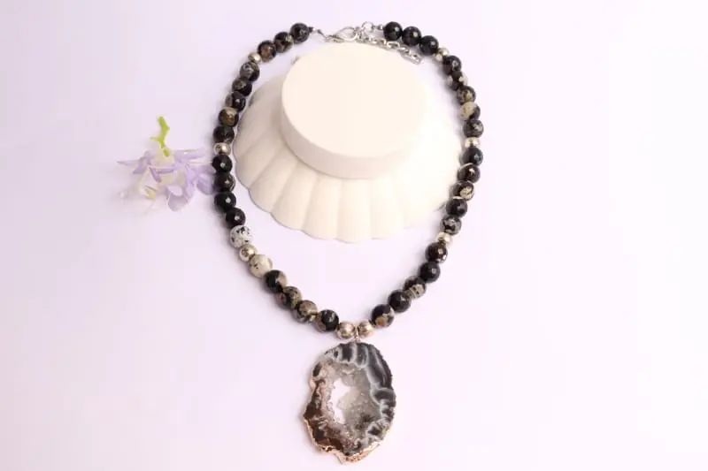 COLLAR ÁGATA NEGRA FACETADA