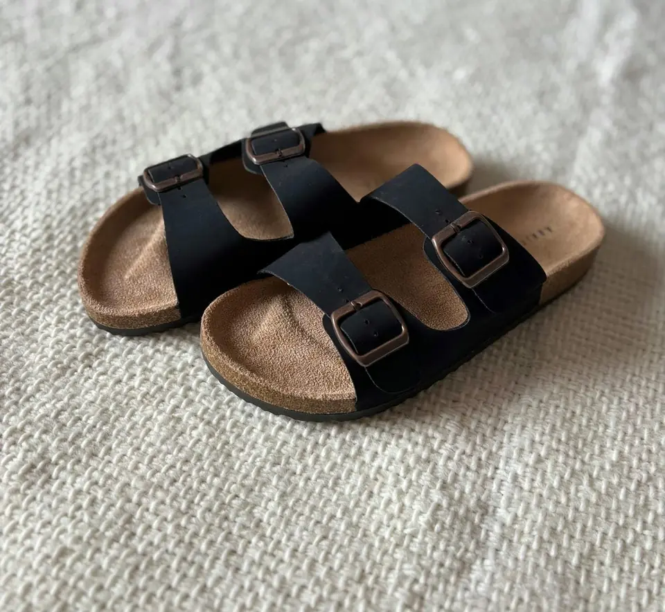 Sandalias con hebilla