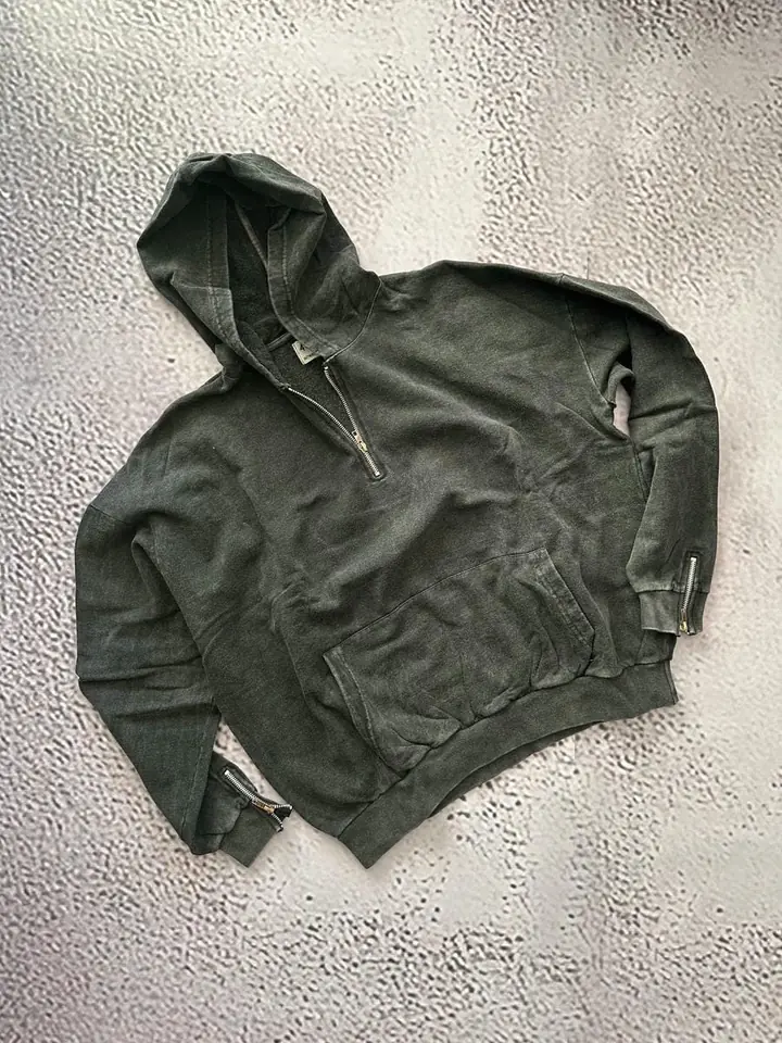 Hoodie con cierres
