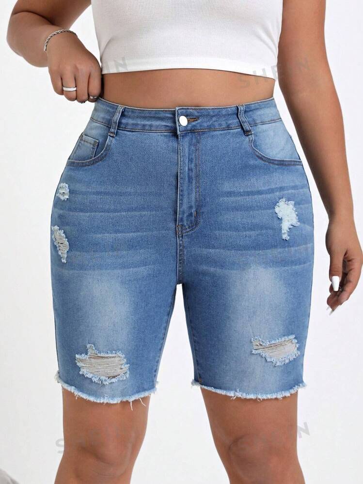 Bermuda azul con roturas ajustada