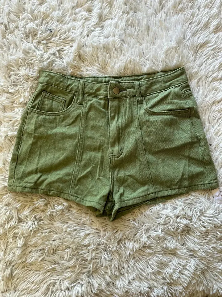 Short verde musgo