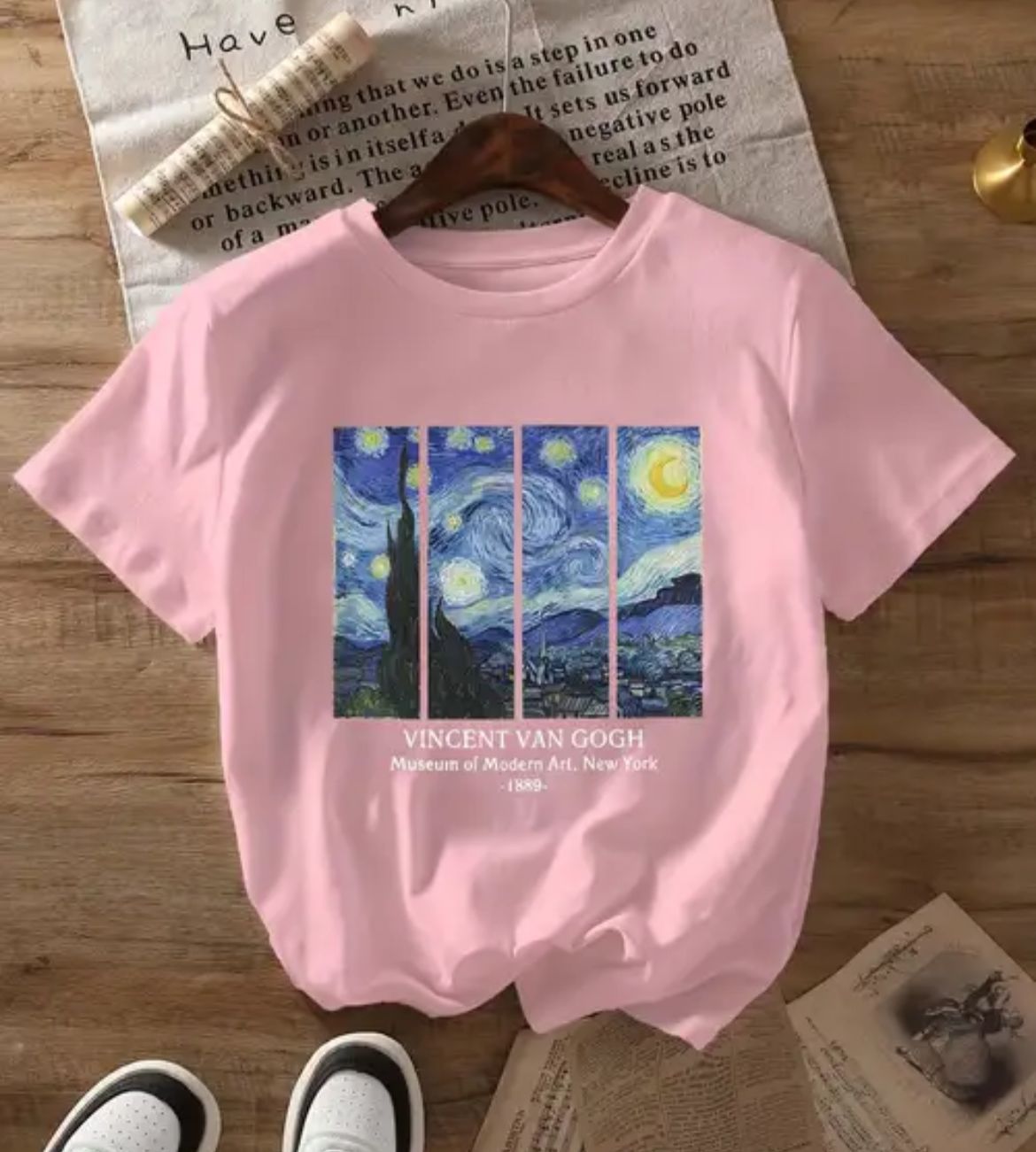 Remera rosa van gogh noche estrellada