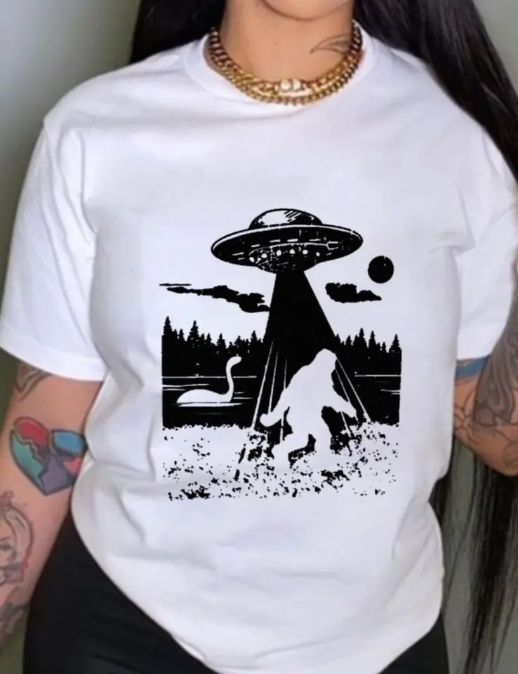 Remera blanca diseño ovni