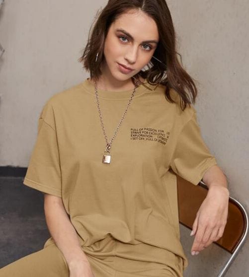 Remera caqui letras