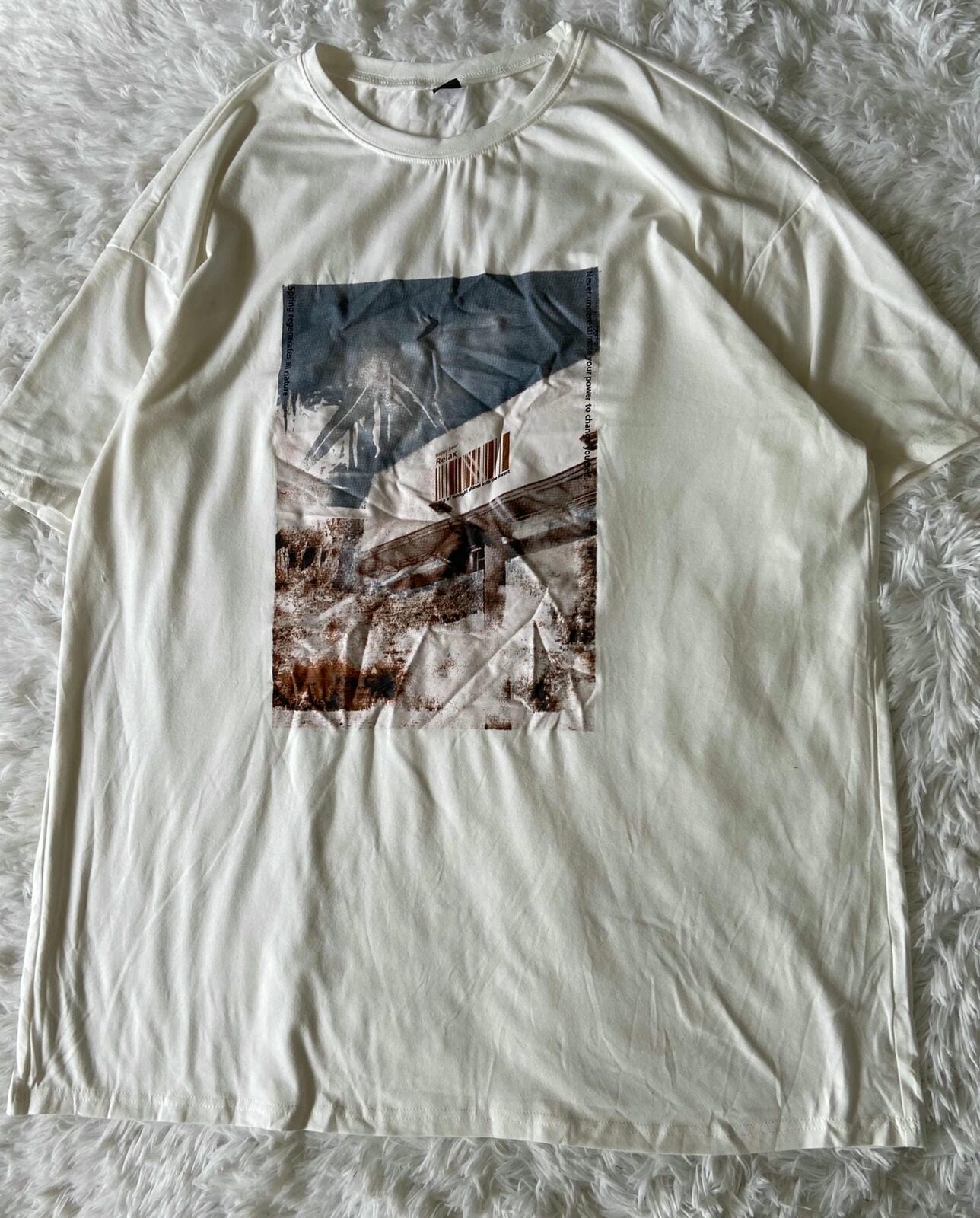 Remera blanca diseño codigo de barra
