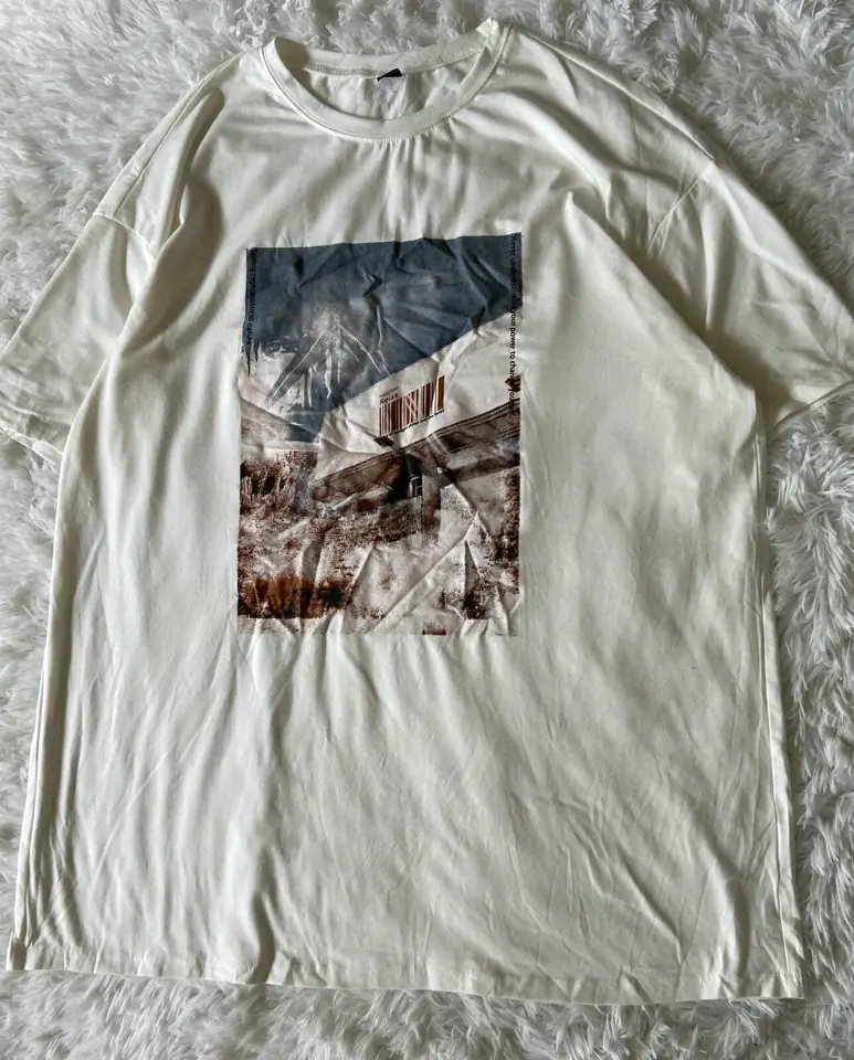 Remera blanca diseño codigo de barra