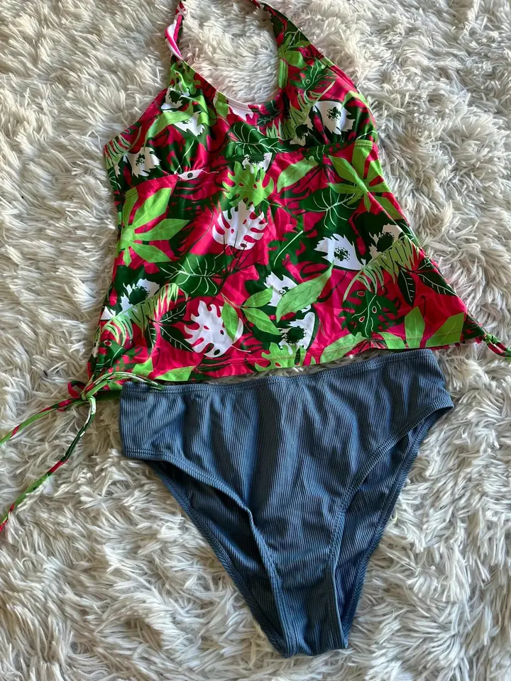 Tankini hojas rosa abajo celeste