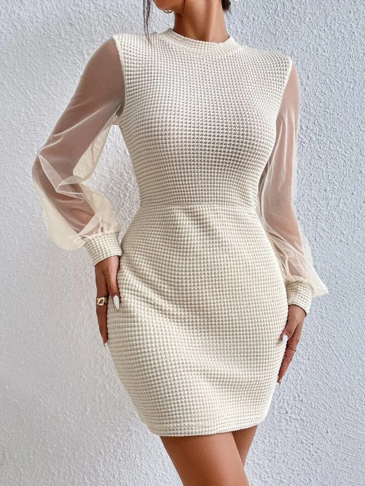 Vestido crema waffle mangas en transparencia