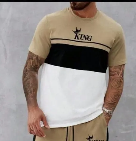 Remera beige king lineas negra y blanca