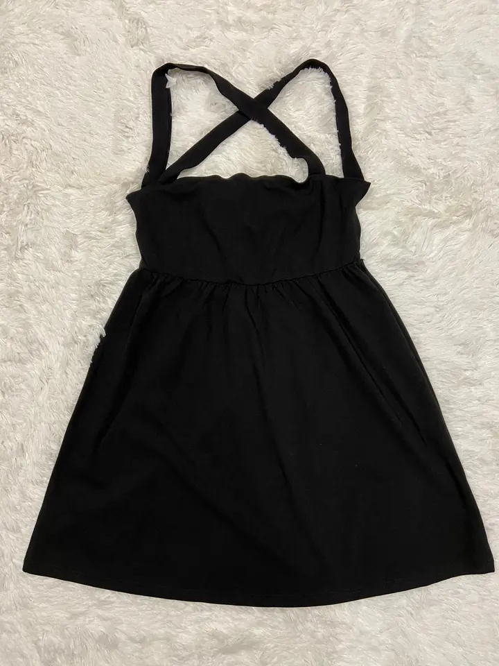 Vestido corto negro