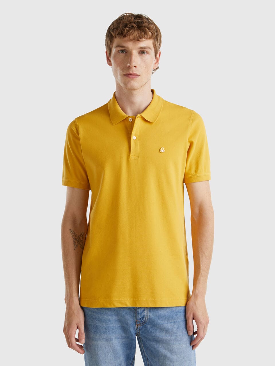 Remera polo benetton mostaza