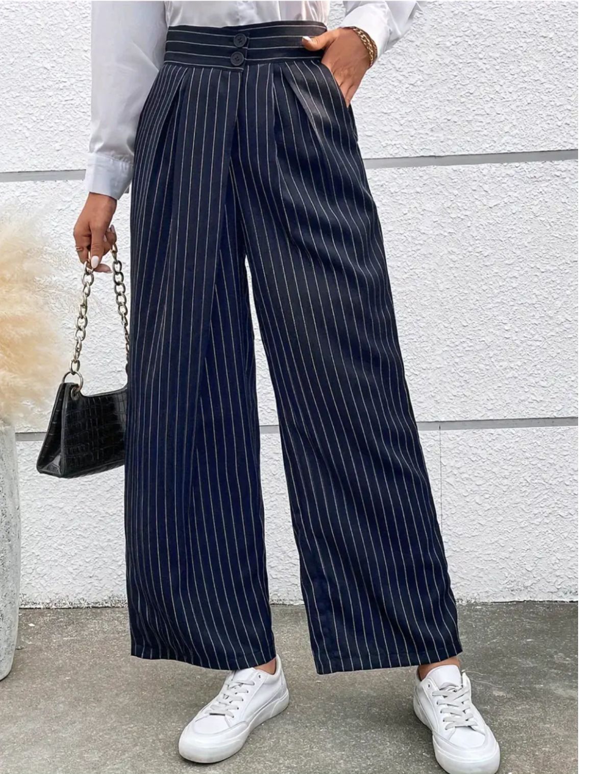 Pantalón azul oscuro con rayas amplio