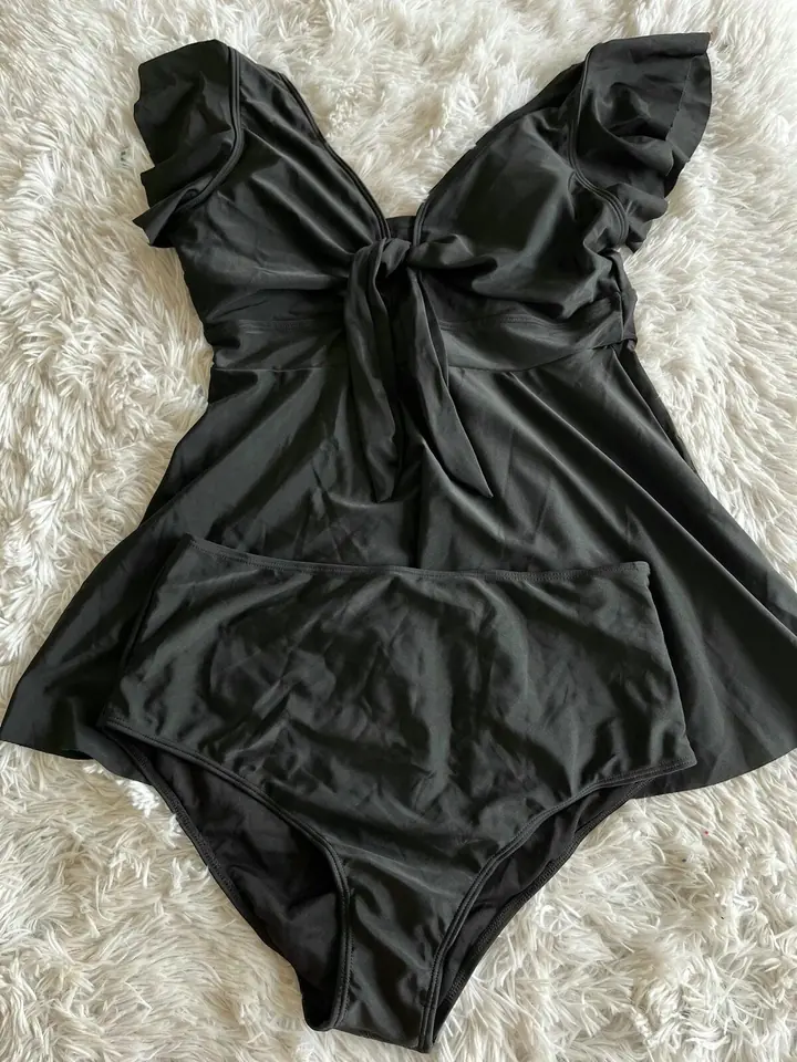 Tankini negra estilo blusa