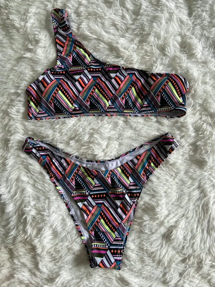 Bikini malla negra lineas de colores