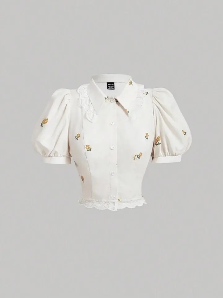 Camisa crop top crema con flores amarillas