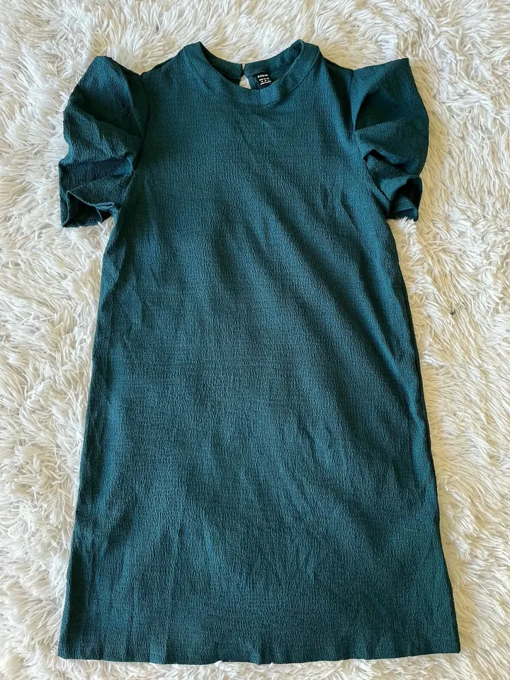 Vestido corto verde oscuro manga farol