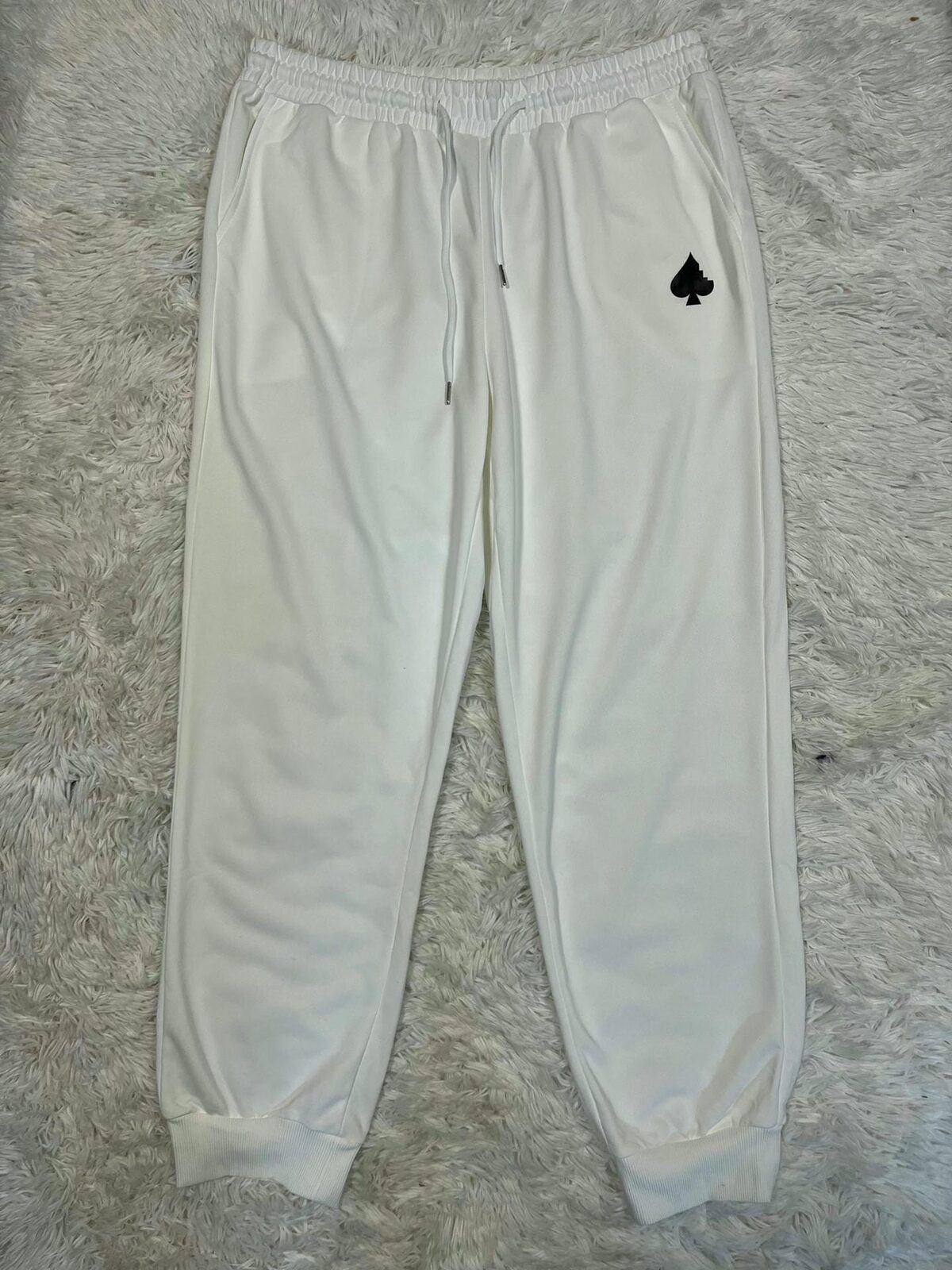 Pantalón blanco con corazón sin felpa