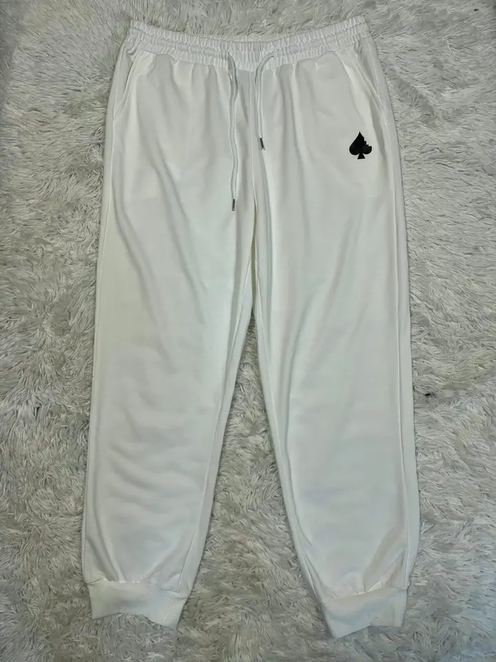 Pantalón blanco con corazón sin felpa