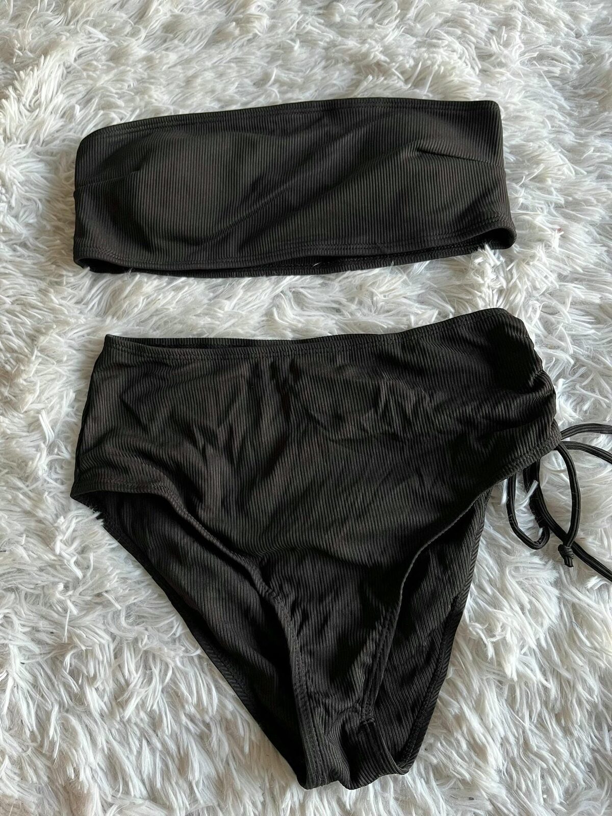 Bikini negra bandeau tiro alto