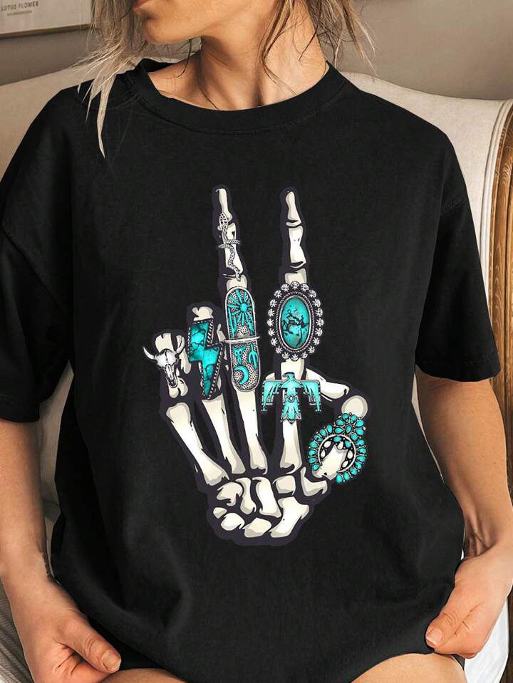 Remera negra mano esqueleto