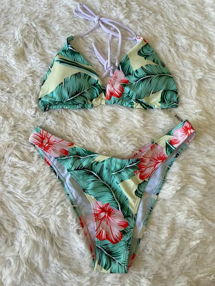 Bikini malla triangulo verde hojas y flores