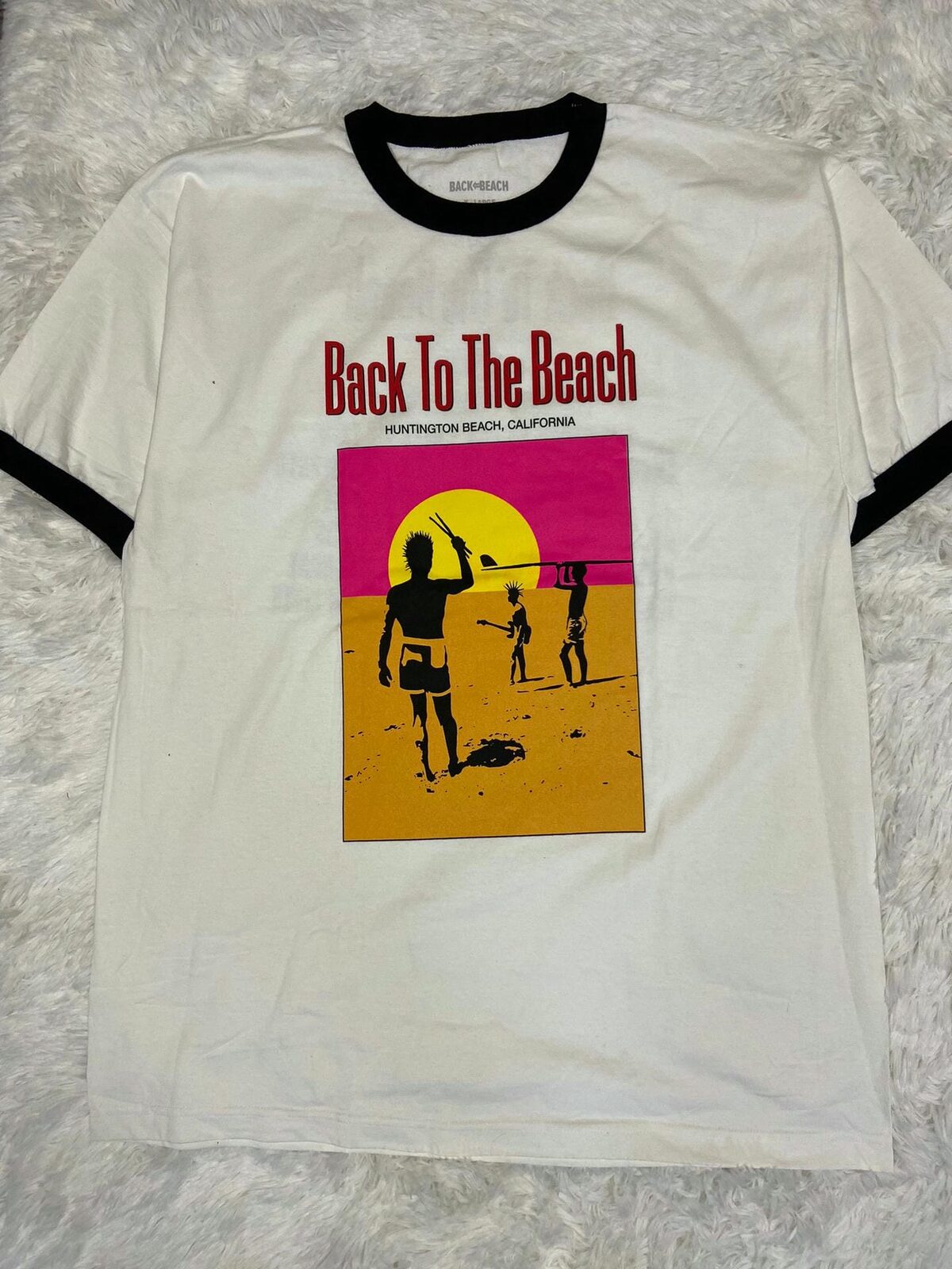 Remera blanca festival back to the beach