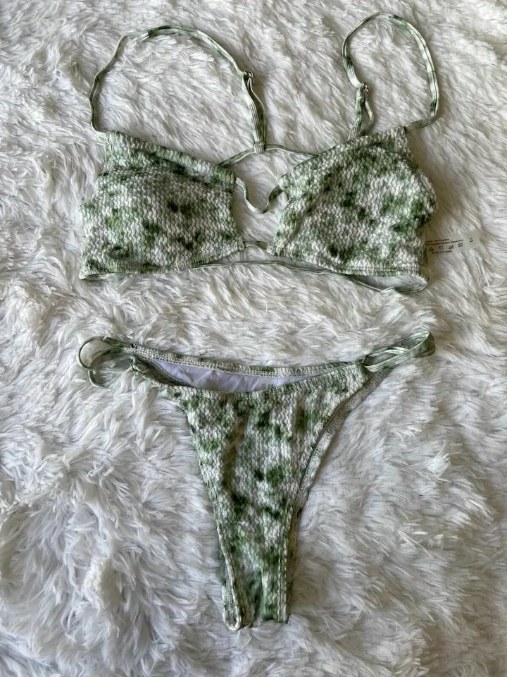 Bikini malla blanca manchas verdes