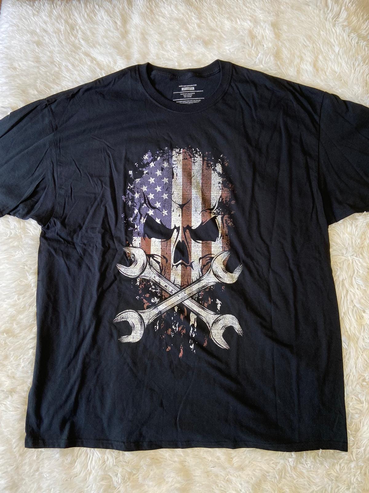 Remera negra calavera con bandera eeuu