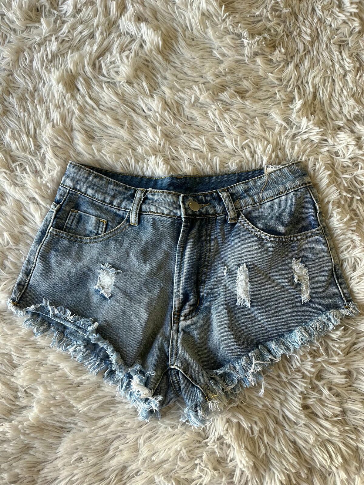 Short corto celeste con roturas
