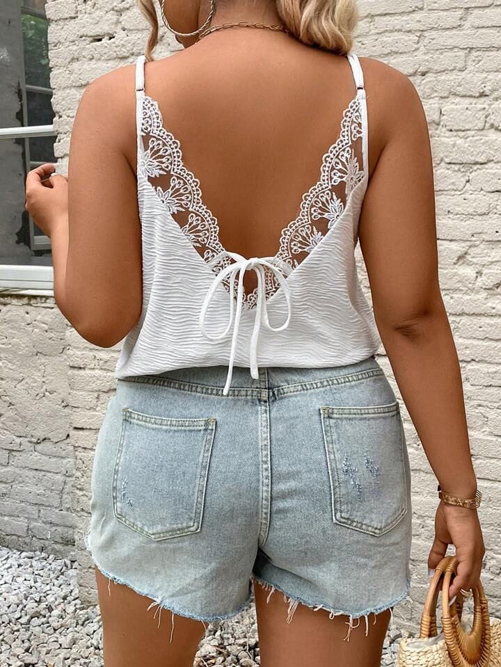 Musculosa blanca espalda abierta con encaje y nudo