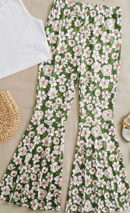 Calza acampanada abajo verde con flores
