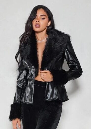 Chaqueta de cuerina con pelo negra