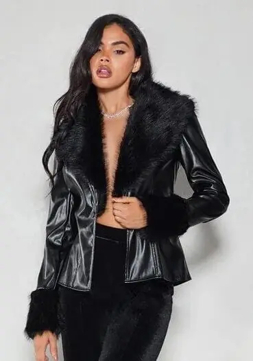 Chaqueta de cuerina con pelo negra