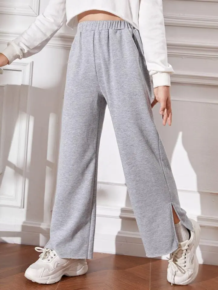 Pantalón gris cortes abajo