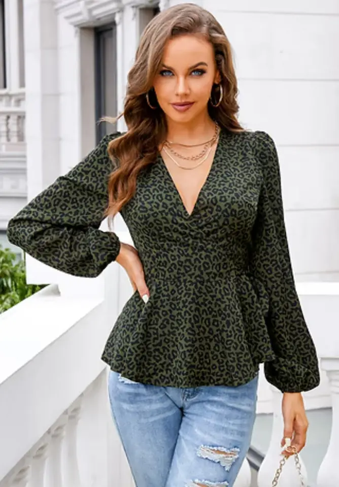 Blusa cruzada animal print verde