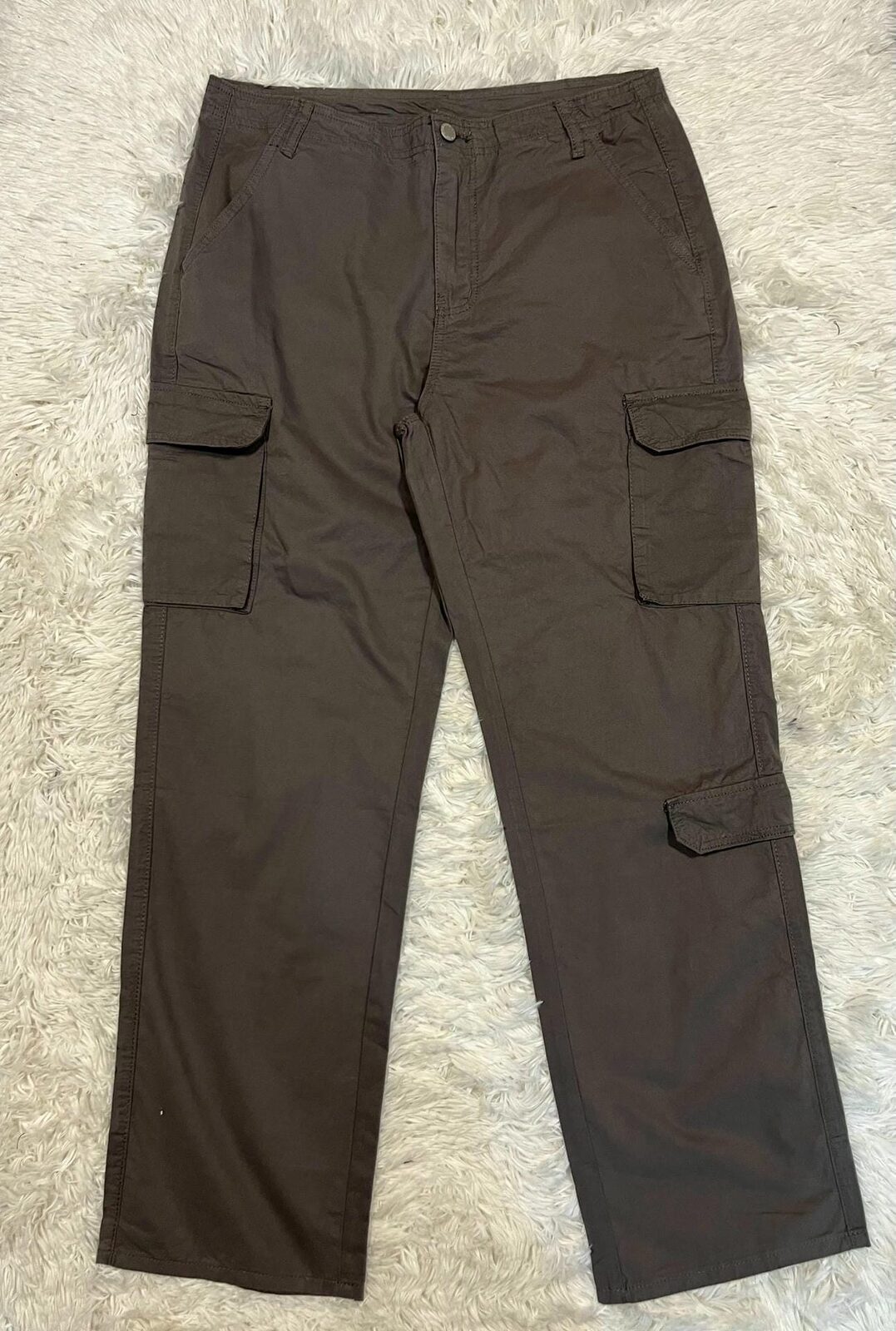 Pantalón cargo gris fino