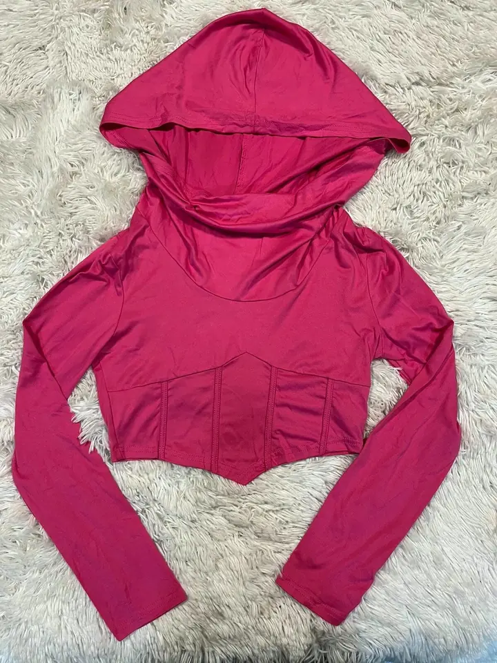 Top tipo corset con capucha rosa fucsia