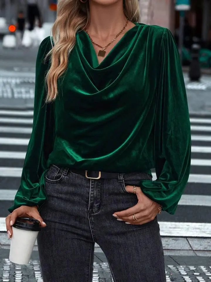 Remera verde terciopelo cuello caido