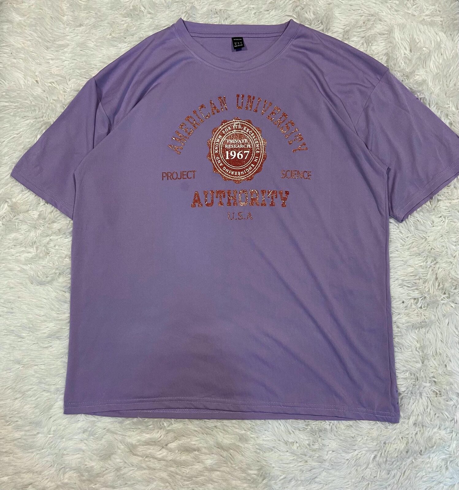 Remera oversize lila diseño american university
