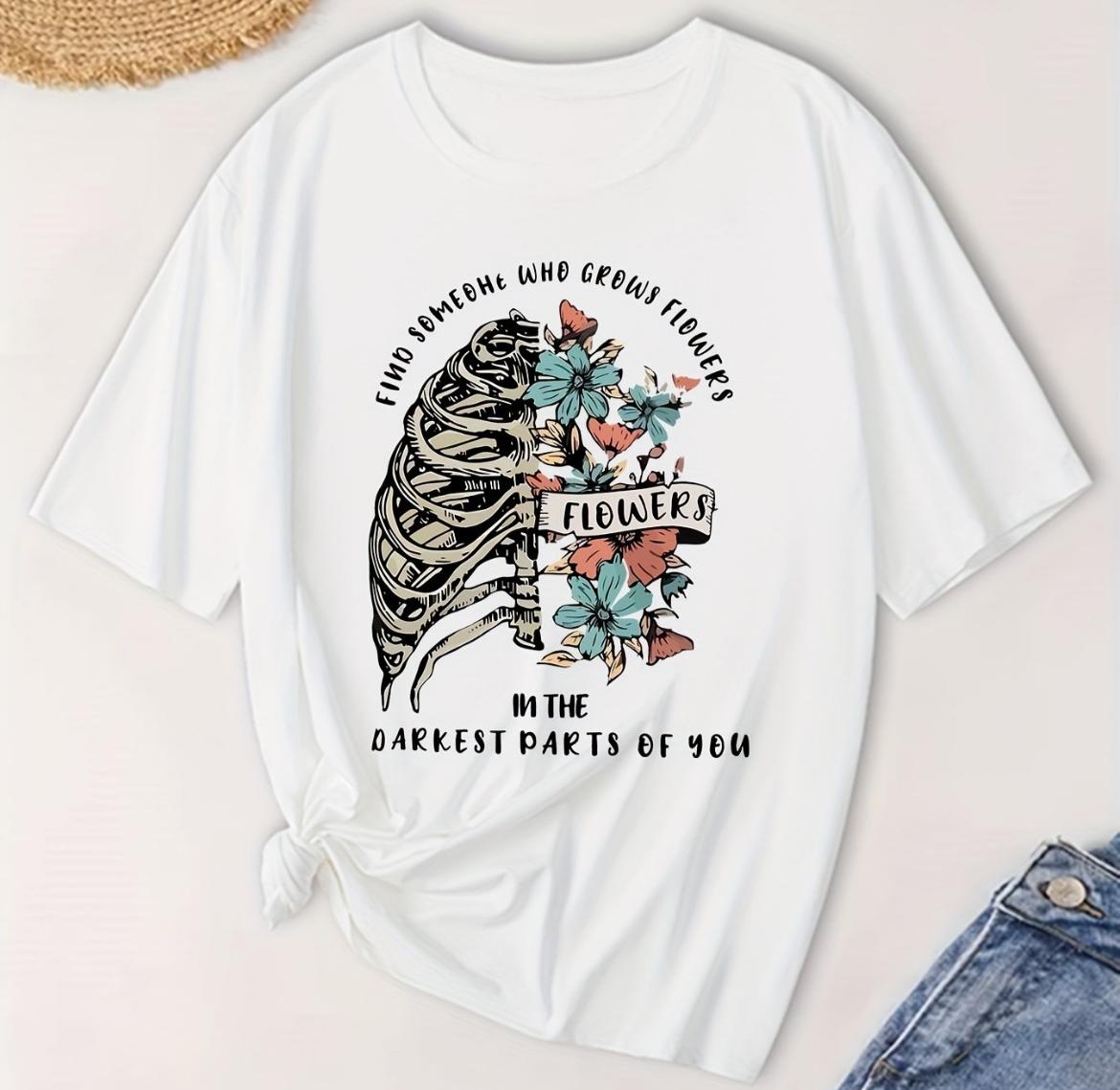 Remera blanca diseño pulmones de esqueleto y flores