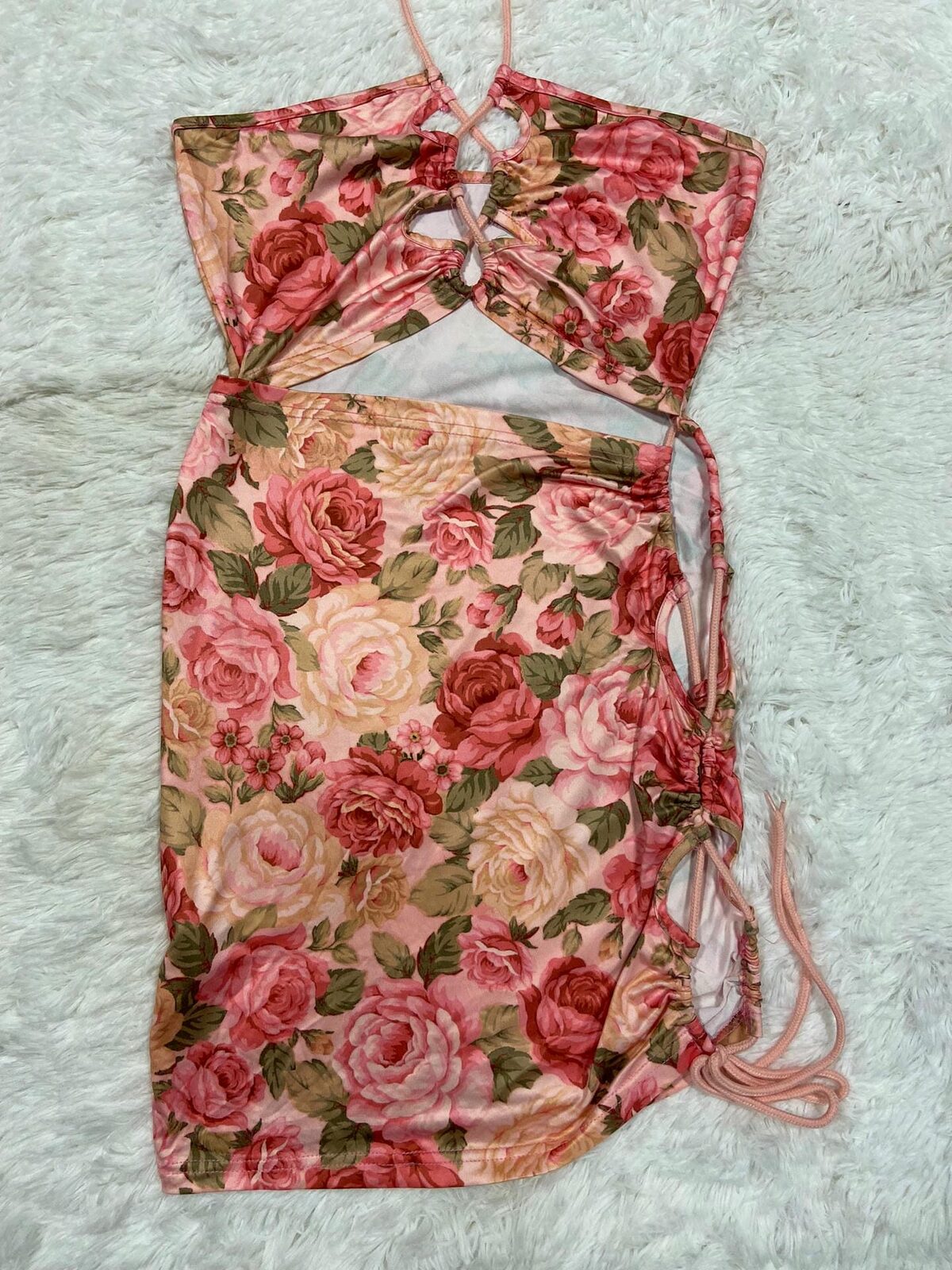 Vestido con rosas halter